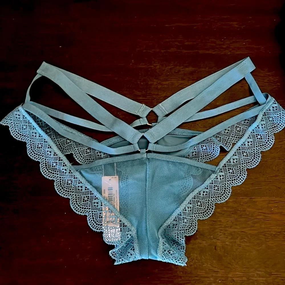 Very Sexy Strapy Hardware Lace Cheeky Panty XS NWT Victoria Secret Limited Edit